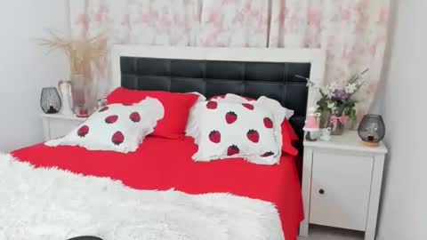 Anisia online show from April 2026 06:43:01 PM