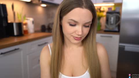 Im Anita thumb up me please its important online show from March 2026 09:41:01 PM