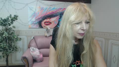 Snapshot of anna_ditrih chatting on December 2024 12:31:01 PM Anna Ditrih online show from December 2024 12:31:01 PM