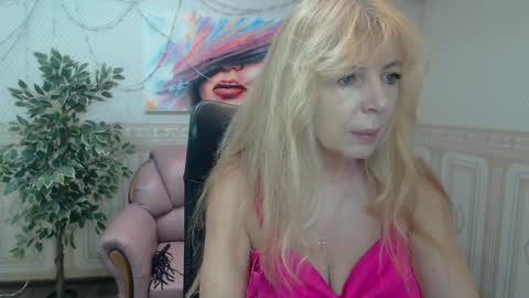 Snapshot of anna_ditrih chatting on January 2025 12:36:01 PM Anna Ditrih online show from January 2025 12:36:01 PM
