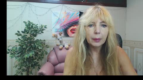 Snapshot of anna_ditrih chatting on January 2025 12:30:01 PM Anna Ditrih online show from January 2025 12:30:01 PM