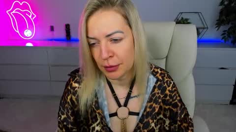 Snapshot of anna_snow9 chatting on October 2025 05:48:02 AM anna_snow9 online show from October 2025 05:48:02 AM