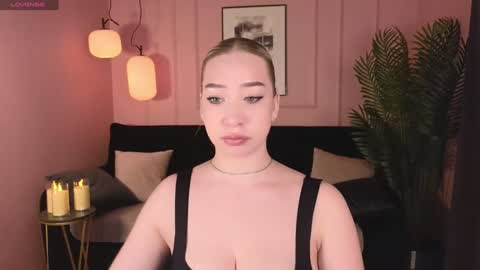 Snapshot of annabelle_art chatting on December 2024 02:00:02 PM Annabelle online show from December 2024 02:00:02 PM