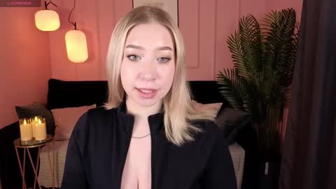 Snapshot of annabelle_art chatting on December 2024 02:00:02 PM Annabelle online show from December 2024 02:00:02 PM