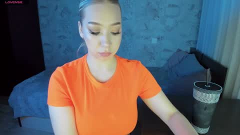 Snapshot of annabelle_art chatting on January 2025 04:54:02 PM Annabelle online show from January 2025 04:54:02 PM