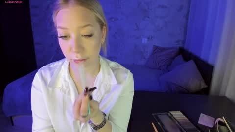 Snapshot of annabelle_art chatting on January 2025 03:46:01 PM Annabelle online show from January 2025 03:46:01 PM