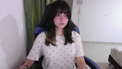 Anna online show from November 2025 09:59:02 PM