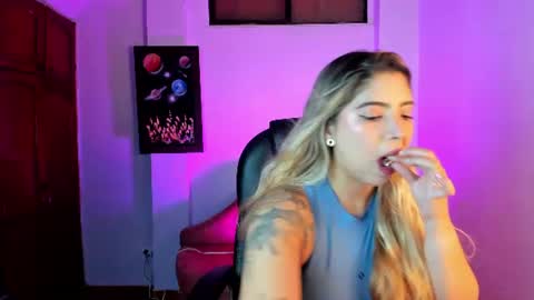 Snapshot of annafoxxx_ chatting on June 2026 05:48:01 PM Ana Foxxx online show from June 2026 05:48:01 PM