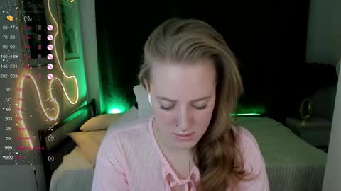 annagrees1 online show from December 2025 02:32:02 PM