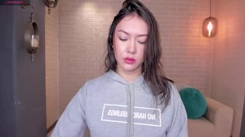 annahoffman_ online show from September 2025 12:20:01 PM