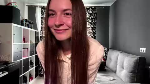 Snapshot of annalevandowski chatting on July 2026 07:54:01 AM Anna online show from July 2026 07:54:01 AM