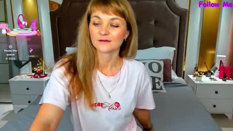 Anna online show from December 2025 12:52:02 AM