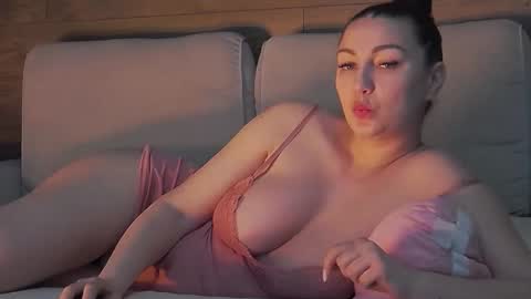 annasplash online show from February 2026 07:01:02 AM