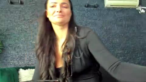 Snapshot of annesins chatting on October 2025 06:15:02 PM annesins online show from October 2025 06:15:02 PM