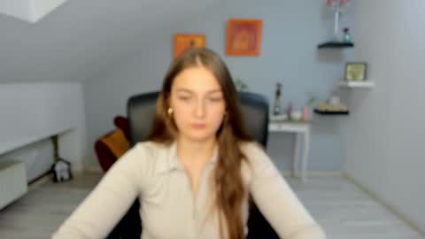 annewilsonn online show from November 2025 12:59:02 PM