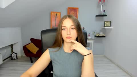 annewilsonn online show from November 2025 12:05:02 PM