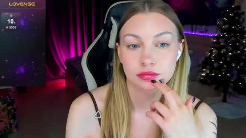 Annie online show from December 2025 08:49:01 PM