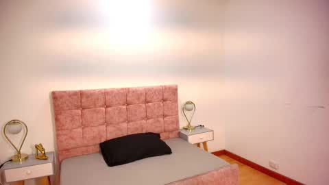 Annie Bonnie   online show from March 2026 01:05:01 PM