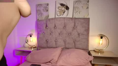 Snapshot of annie_bonnie_ chatting on June 2026 11:35:01 AM Annie Bonnie online show from June 2026 11:35:01 AM