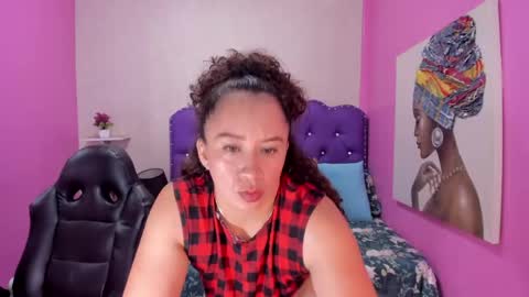 Snapshot of annie_bowie chatting on June 2026 05:35:02 PM online show from June 2026 05:35:02 PM