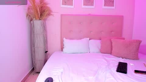 annie_dolce_ online show from January 2026 02:46:02 AM