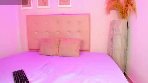 annie_dolce_ online show from June 2026 12:26:01 PM