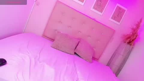 annie_dolce_ online show from July 2026 02:00:01 PM