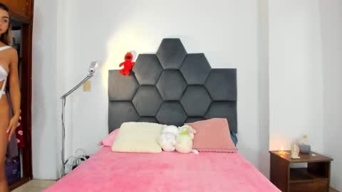 Snapshot of annie_dreams69 chatting on December 2024 04:43:01 PM Annie online show from December 2024 04:43:01 PM