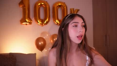 Annie Evans online show from December 2025 10:48:01 PM