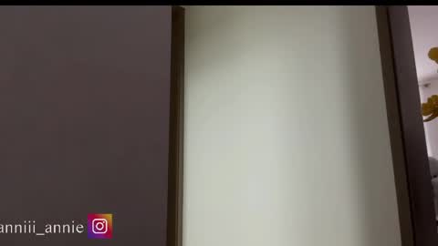 JEANNE no olvides seguirme dont forget follow me  uu online show from April 2026 10:23:02 PM