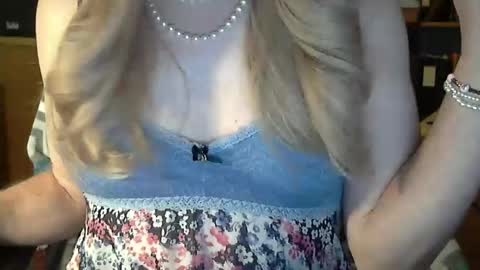 anniegurl online show from November 2025 09:33:01 AM
