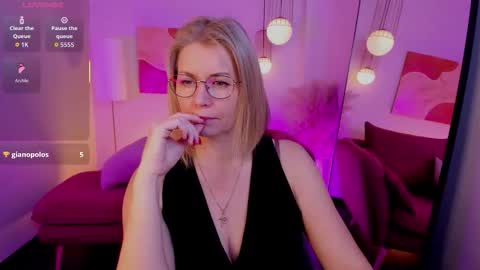 Annie online show from November 2025 01:44:02 PM