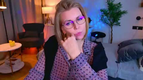 Snapshot of annielight chatting on April 2026 01:41:02 PM Annie online show from April 2026 01:41:02 PM