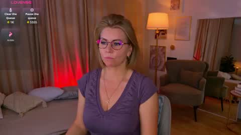 Snapshot of annielight chatting on June 2026 08:46:02 AM Annie online show from June 2026 08:46:02 AM