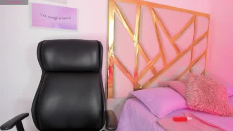 ANNIE  online show from April 2026 09:17:01 PM