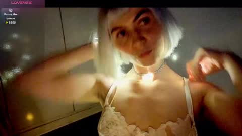 annietinky online show from October 2025 04:20:01 AM