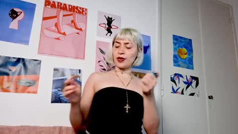 annietinky online show from November 2025 02:32:01 AM