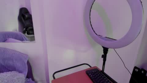 Annie Evans  online show from September 2025 01:25:02 PM