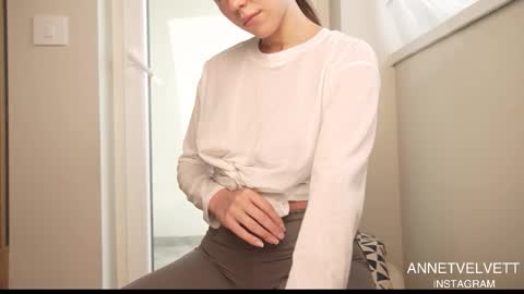 Snapshot of annvelvet chatting on October 2025 09:54:02 AM Anna online show from October 2025 09:54:02 AM