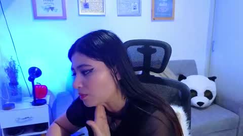 ANNY LOUIS online show from November 2025 07:25:01 PM