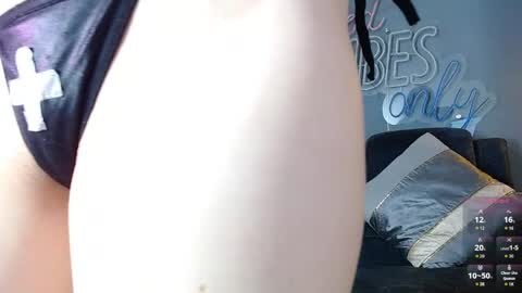 Snapshot of anny_loves chatting on May 2026 04:37:02 PM anny_loves online show from May 2026 04:37:02 PM