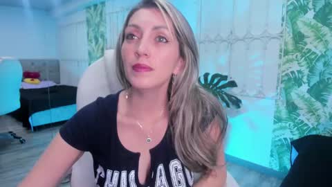 Snapshot of anny_sweet72 chatting on September 2025 12:17:01 PM Anny online show from September 2025 12:17:01 PM