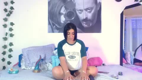 Snapshot of annyevans_ chatting on June 2026 12:35:01 AM online show from June 2026 12:35:01 AM
