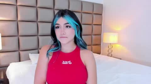 Snapshot of annyhizzle chatting on January 2025 09:32:01 PM online show from January 2025 09:32:01 PM