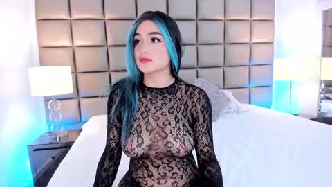 Snapshot of annyhizzle chatting on March 2025 01:00:02 AM online show from March 2025 01:00:02 AM