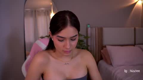 Snapshot of annyhizzle chatting on June 2026 08:22:01 PM online show from June 2026 08:22:01 PM