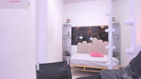 Anny online show from October 2025 07:54:02 PM