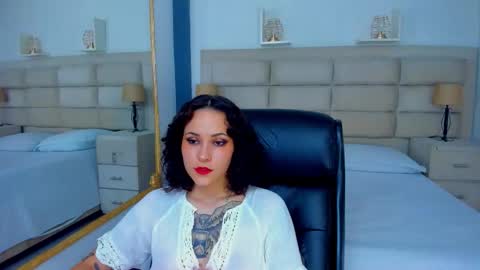 AnnyT online show from November 2025 09:47:01 PM