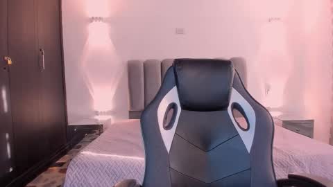 AnnyT online show from December 2025 09:30:01 PM