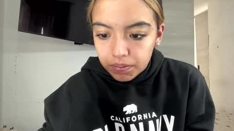 anotella_aa online show from April 2026 07:58:02 PM